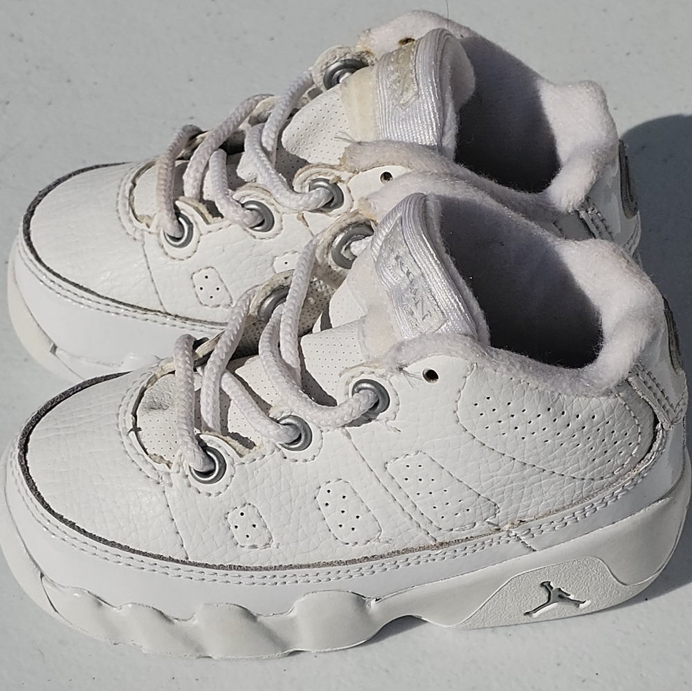 Jordan retro online 9 low white